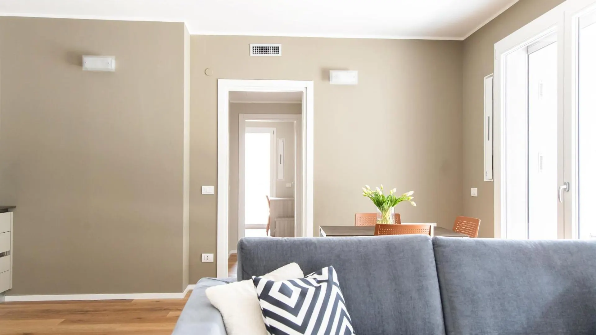 Green Living With Terrace & Garage By Ndp Rent ميلان