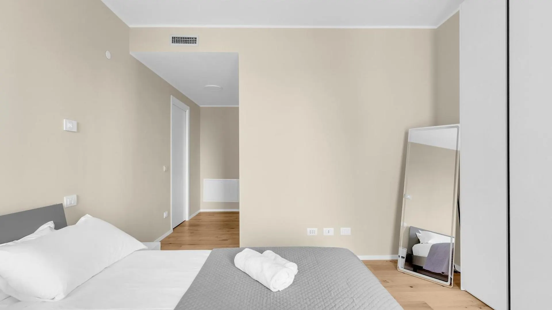 Green Living With Terrace & Garage By Ndp Rent ميلان