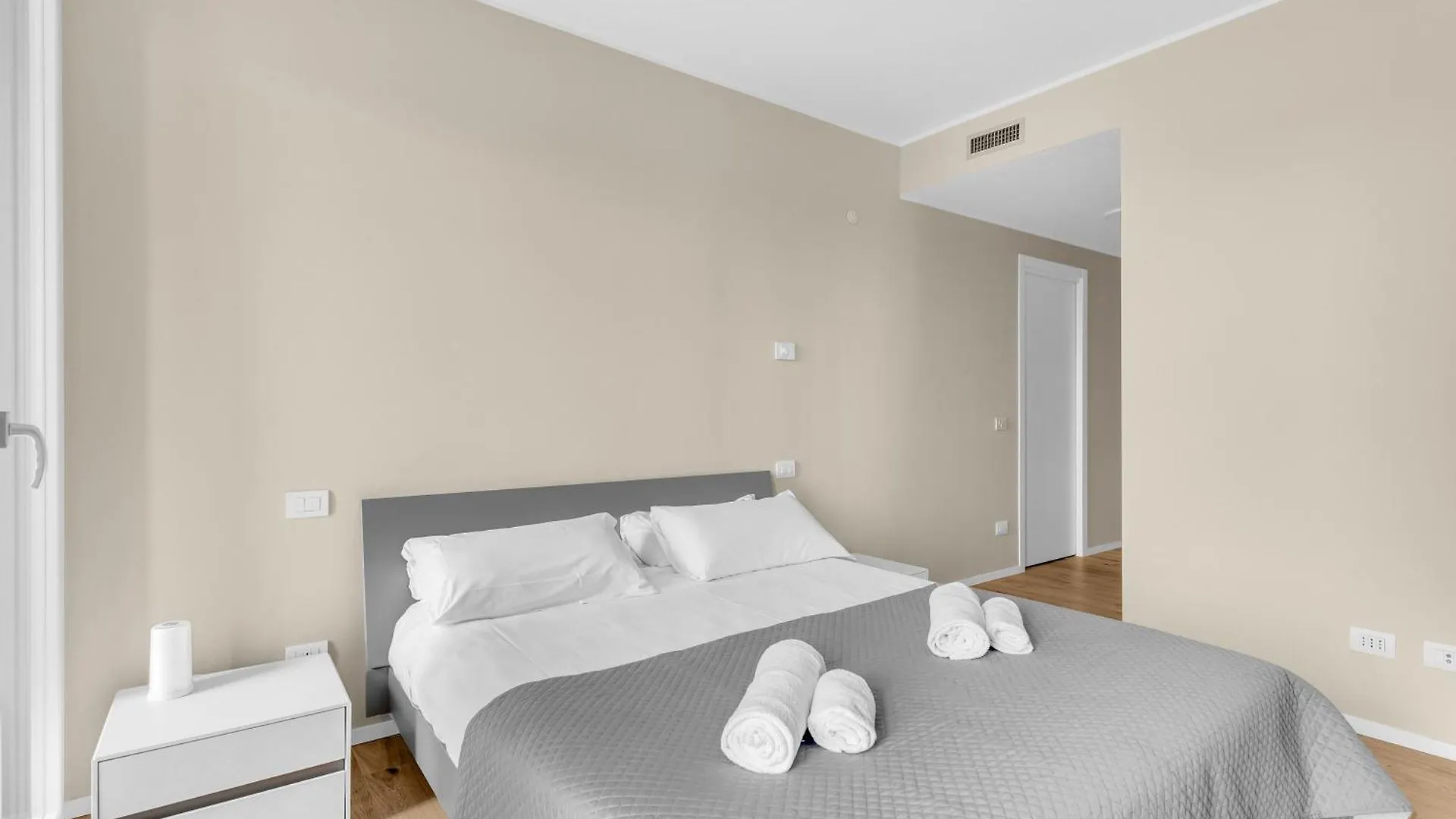Green Living With Terrace & Garage By Ndp Rent ميلان 0*,  إيطاليا